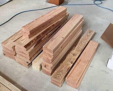 Деревянное кресло из досок