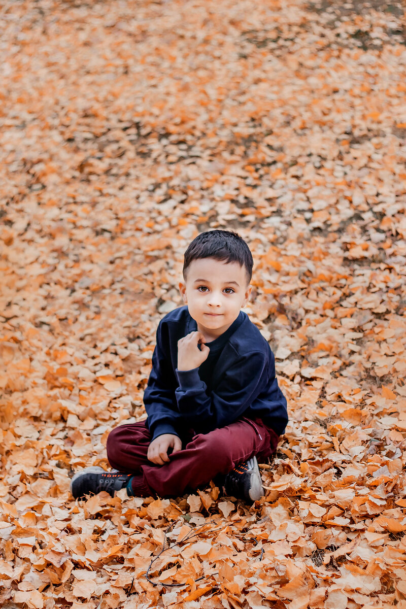 
⠀
Сижу я украшенная как Верка Сердючка перед выступлением "Голубого огонька" и Дудь мне говорит:⠀
-Спасибо, уважаемая, за интервью.⠀
⠀
А я отвечаю:⠀
- Не за что , голубчик.⠀
⠀
И попадаю впросак. Прямо с головой. Ибо все филологи округляют глаза по ту сторону экрана . Ну как можно не знать!⠀
⠀
 Не знать , что "не за что"  очень неприглядная фраза для ответа. ⠀
⠀
Давайте разберёмся.⠀
⠀
1️⃣ Так вы обесцениваете ваши труды. Ну а себя ,ясен-прекрасен, надо любить.⠀
⠀
2️⃣ Слово "спасибо" предполагает пару "пожалуйста". ⠀
Раньше у "пожалуйста"был лишь просительный смысл (волшебное слово, которое работает лишь с мамой лет в 5 , и , к сожалению, не работает в банке в 25).⠀
До XIX века его почти не употребляли. #вприличномОбществе.⠀
⠀
3️⃣ Само слово "спасибо" вошло в ряды в результате сращения слов "спаси" и "Бог" .  Это первоначальный его смысл , как например у "победа"-после беды.⠀
⠀
4️⃣ Старообрядцы считают, что "Бо"-это имя языческого бога, которого так и называли - Бо, Бай или Аба. Кроме того, упоминать Бога всуе и "усекать" его имя кощунство. ⠀
⠀
5️⃣ Что же остаётся ответить приличному человеку?⠀
«благодарю», «благодарствуй", «на здоровье», «всегда к твоим услугам», «обращайся еще".⠀
⠀
⠀
И риторический вопрос: ⠀
люди, которые пишут на задних стеклах авто надписи "Спасибо за дочку", действительно думают, что их женам помогали другие автомобилисты?⠀
⠀
⠀
 ⠀
