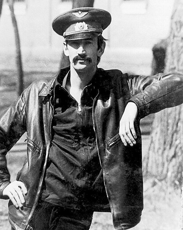 Таким он уезжал  на войну