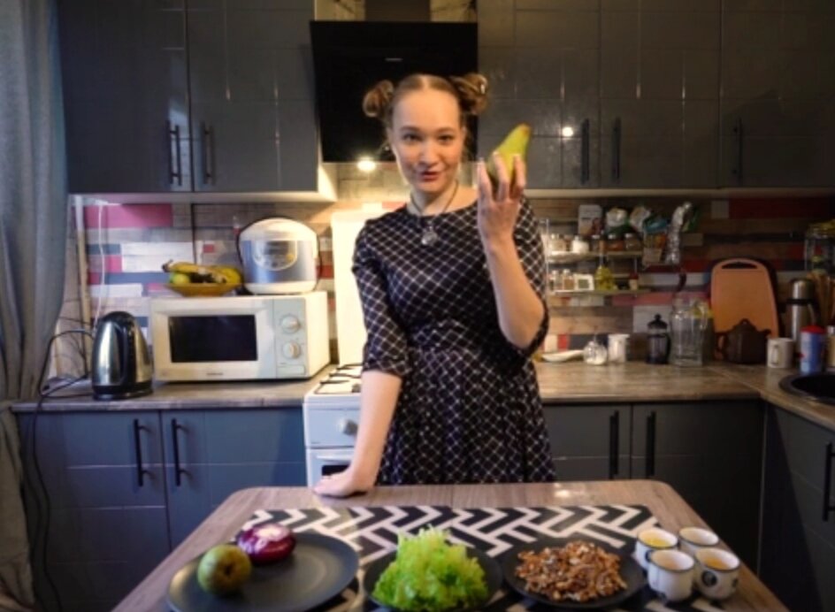 Грушу будете?)