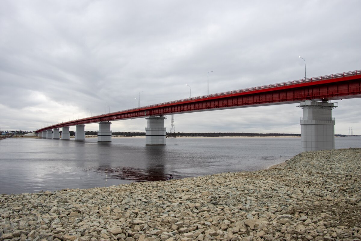 Металла для строительства моста в ханты мансийске. Металла для строительства моста в ханты мансийске. Мост через иртыш в ханты-мансийске. Ханты-мансийск мост. Металла для строительства моста в ханты мансийске.