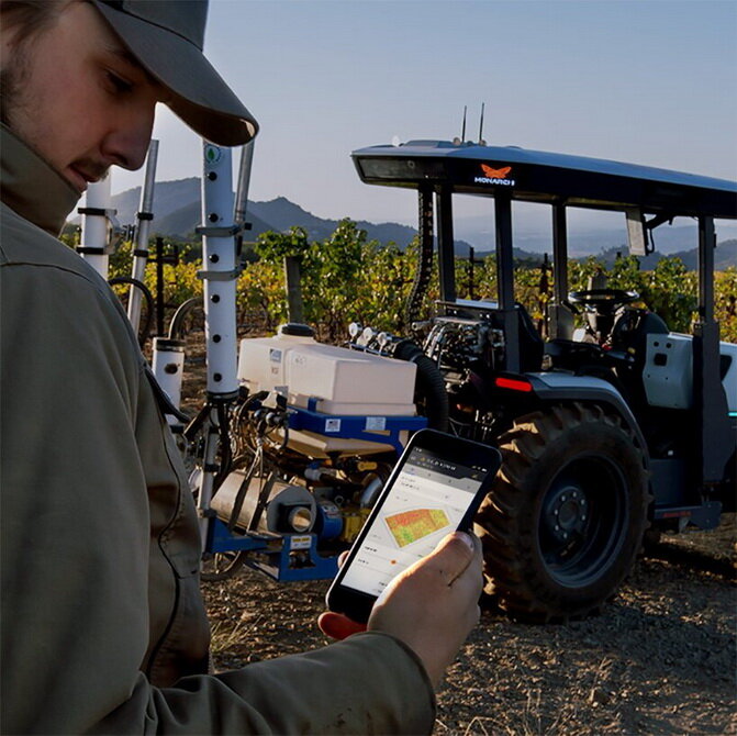 Все под контролем — умный трактор работает самостоятельно