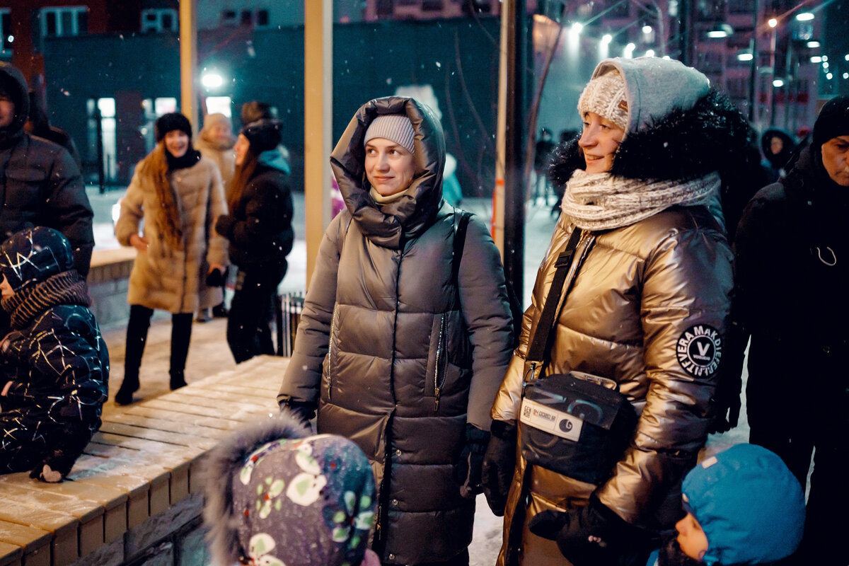 Погода в тюменской слободе. Рынок в Тюменской Слободе. Бульвар знаний Тюмень. Бульвар знаний звезда Тюмень. Планета мода открытие на бульваре.