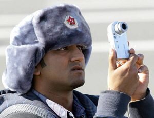 За время моего пребывания на разных русскоязычных сайтах знакомств, мне писали иностранцы, репетитор по английскому языку из Алжира, американец живущий в России. Встретилась я только с американцем, его звали Джон.  Он немного говорил по русски, у меня с английским никак. 