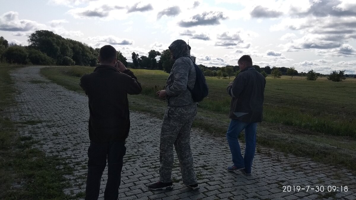 Дорожка из брусчатки. Фото © Юлия Чиркова. https://vk.com/album185782966_266988355