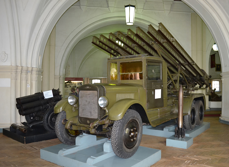 Гвардейский реактивный миномет БМ-13 "Катюша".