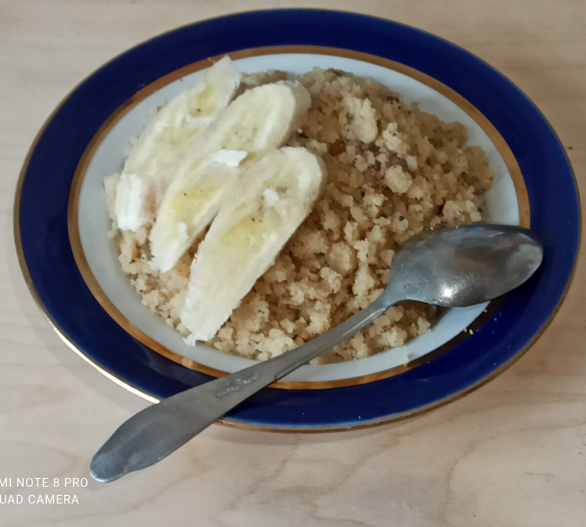Это н мой завтрак, это не комочки это вкусно Еще бы ложку варенья черничного