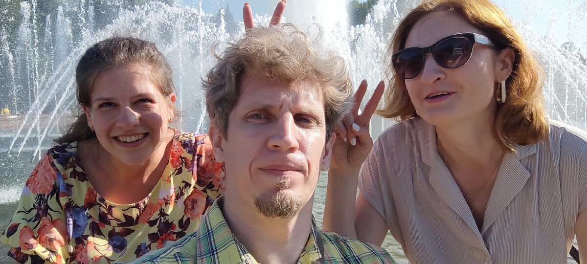 На Крестовском у фонтана гуляли - может там продуло?