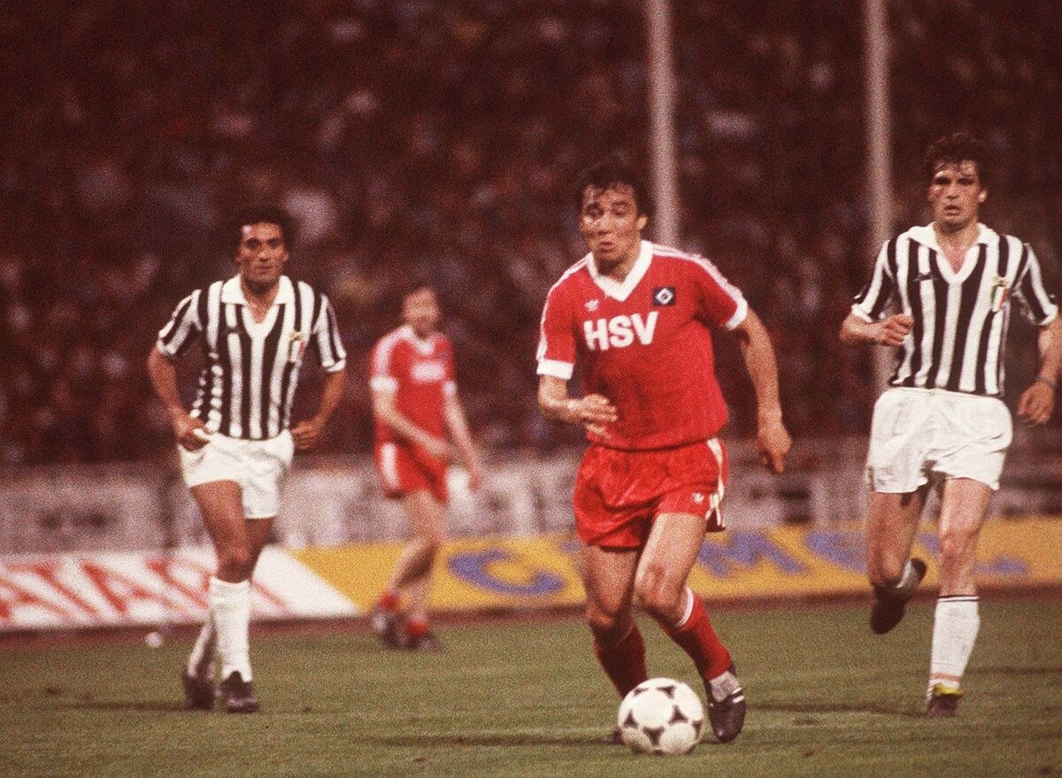 Финальный матч Кубка Чемпионов - 1983 года. Гамбург против Ювентуса.