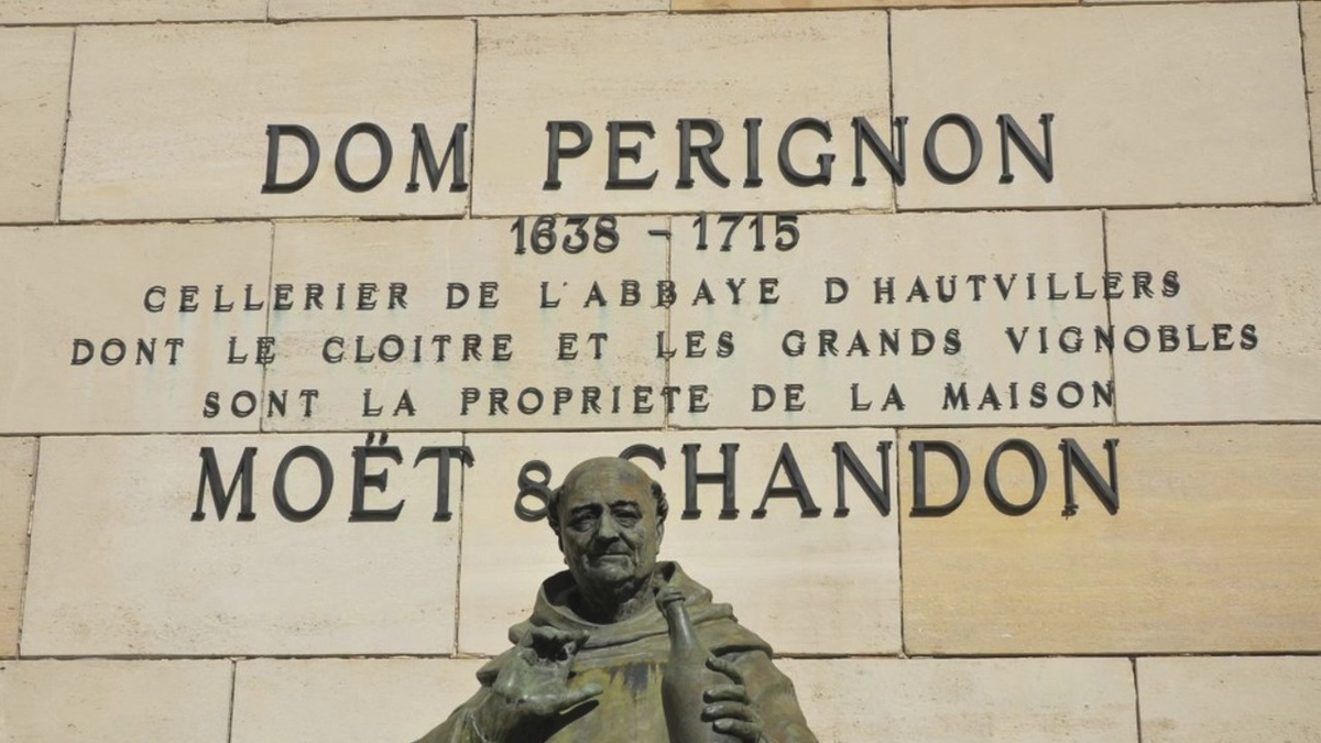 Памятник дому Пьеру Периньону. Фото из открытых источников. 