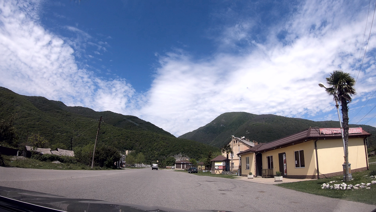 Дорога на озеро Рица