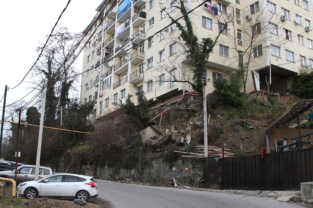 Оползневой дом в Сочи. Источник фото интернет