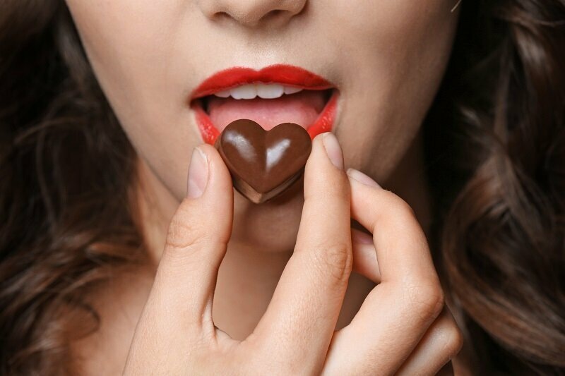  Полакомиться сладким можно в любой день, но в День всех влюбленных - особенно! Можно устроить настоящую шоколадную вечеринкууу! :) Или вы хотите что-то более оригинальное?