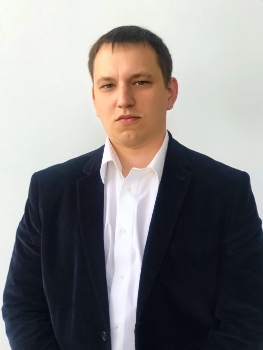 «Работа нашей компании в условиях каких-либо ограничений, будь то санкции или пандемия, перестраивалась достаточно быстро, проблем с импортозамещением у нас нет. — рассказал "Ленте.ру" генеральный директор "Миэлта Технологии" Сергей Шепелев. — Нам, как представителям малого бизнеса это сделать проще, чем крупным производствам. Тем более в регионе развита инфраструктура поддержки МСП». 
«Миэлта Технологии» — российская компания, базирующаяся в Тамбове, специализирующаяся на разработке и производстве оборудования спутникового мониторинга, контроля топлива и программного обеспечения. Компания сотрудничает с Центром поддержки экспорта, Региональным центром инжиниринга и пользуется всеми возможными мерами государственной поддержки.

«Экспортное направление, несмотря на происходящее в мире, является для нас одним из приоритетов, точкой роста. Мы не только плодотворно торгуем со странами СНГ, но смотрим и дальше», — рассказал Сергей Шепелев. Так при содействии Центра поддержки экспорта «Миэлта Технологии» участвовали в иностранных бизнес-миссиях, проводили маркетинговые исследования рынков. Эта работа помогла наладить новые связи, выявить перспективные направления для реализации продукции.

Оборудование из Тамбова экспортируется в 40 стран мира. В цехах налажен полный цикл производства: от создания печатных плат до упаковки готового изделия. «На рынках таких больших стран, как Индия, Мексика наши датчики очень востребованы, и мы надеемся, что политическая обстановка позволит нам в дальнейшем развиваться, — отметил глава компании. — Планируем в кратчайшие сроки войти в реестр радиоэлектронной продукции Минпромторга России и получать преференции при государственных закупках, а также господдержку по линии Минпромторга».

https://lenta.ru/news/2022/03/18/workgoeson/