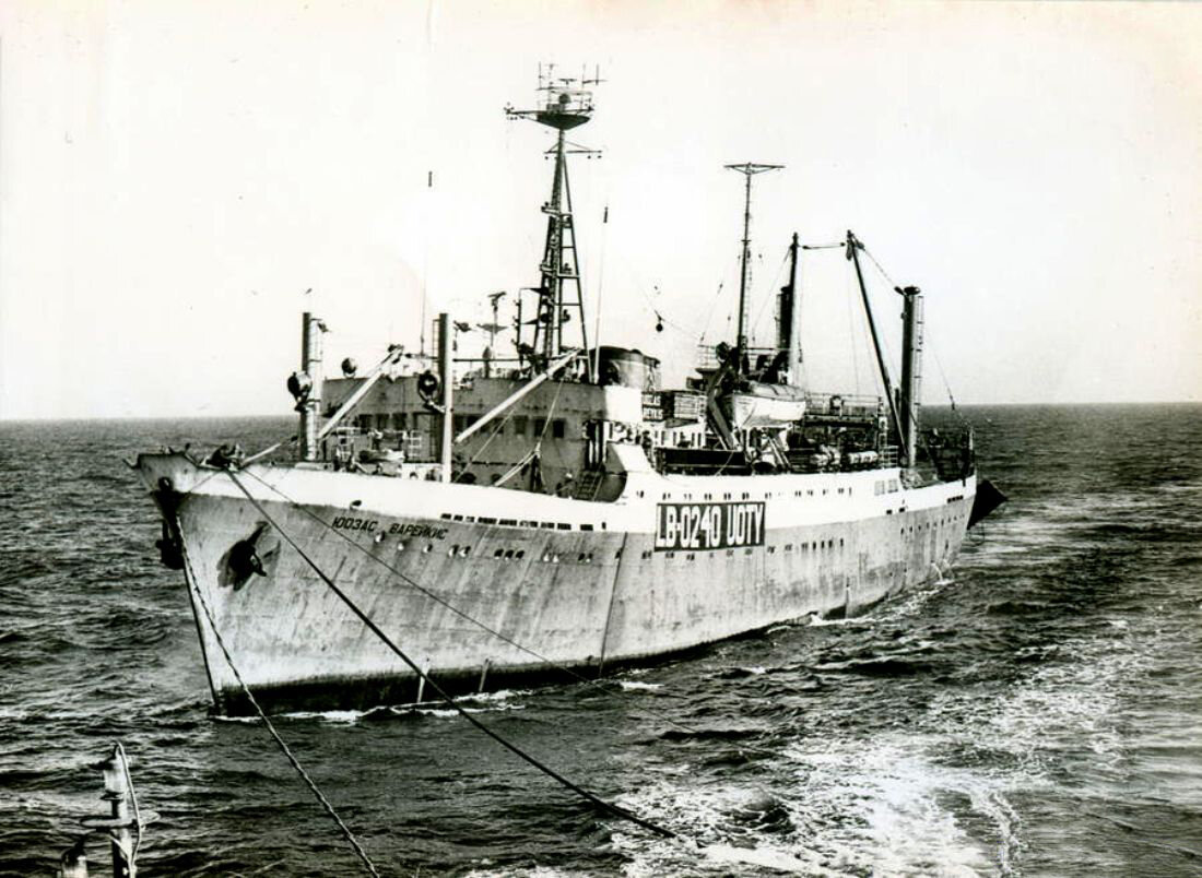 БМРТ на бункеровке