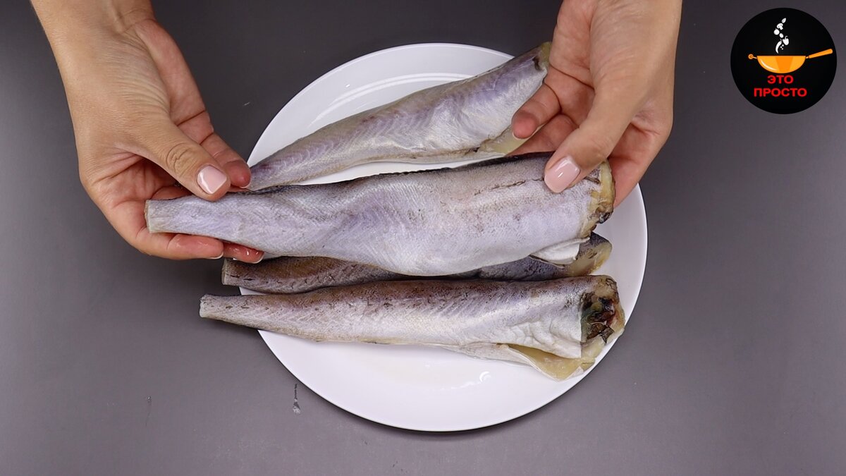 Фото можно листать влево