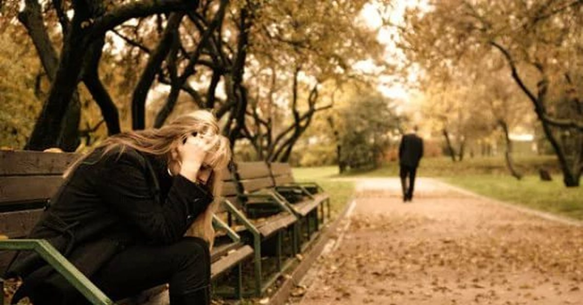 Клип бросил парень. Клип бросил парень. Девушка бросает парня. Он меня бросил картинки. Клип бросил парень.