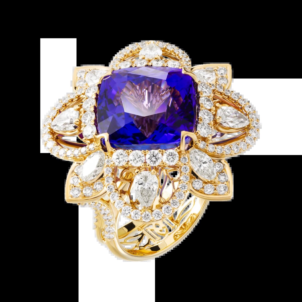 На фото: Кольцо "Пожелание" (1 место на выставке JUNWEX)