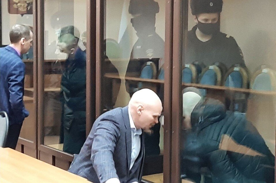     Виктор Бертхольц и Александр Оршлет общаются с адвокатами перед вынесением приговора Николай Сальников