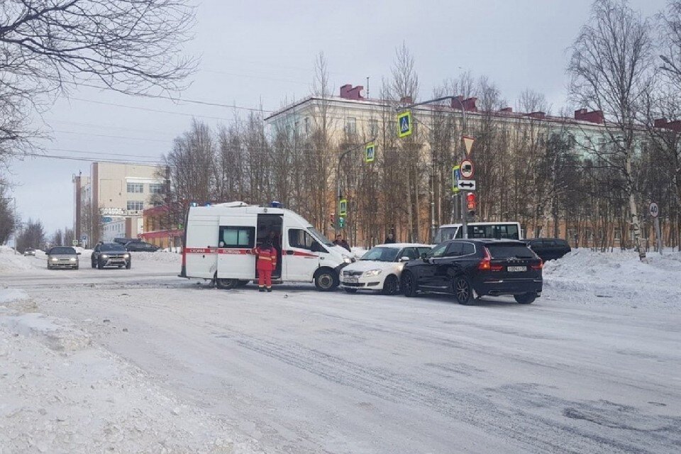     В ДТП обошлось без пострадавших. Фото: vk.com/monchegorsk