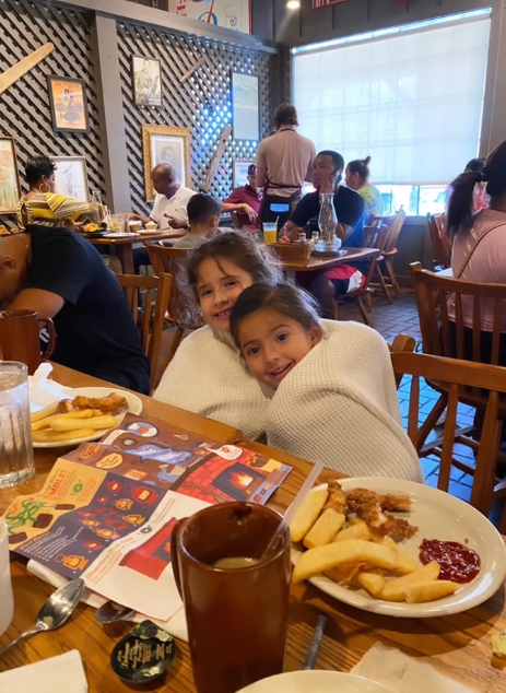 Белла Фонтанель с сестрой