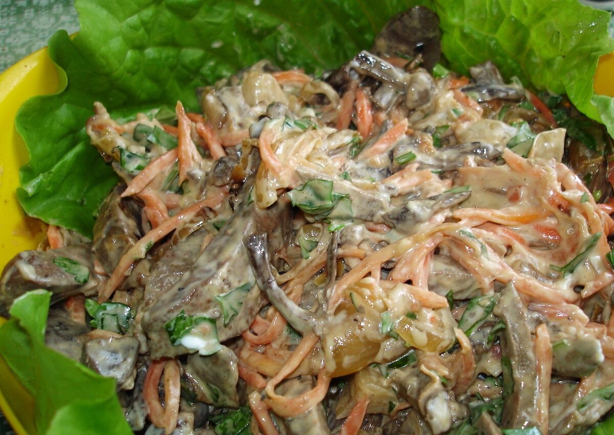 Салат с печенкой куриной и корейской морковкой