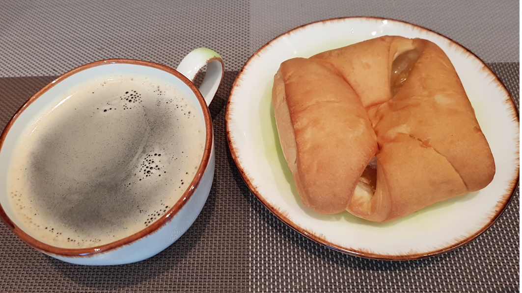  Слойка МАГНИТ с яблочной начинкой