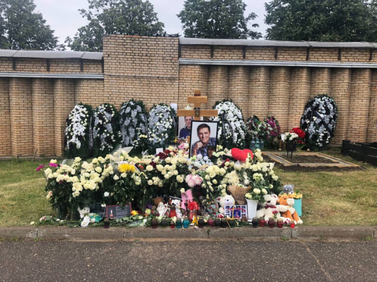    К 50-летию Юрия Шатунова на его могиле в Москве установят бронзовый памятник Белов Михаил Александрович