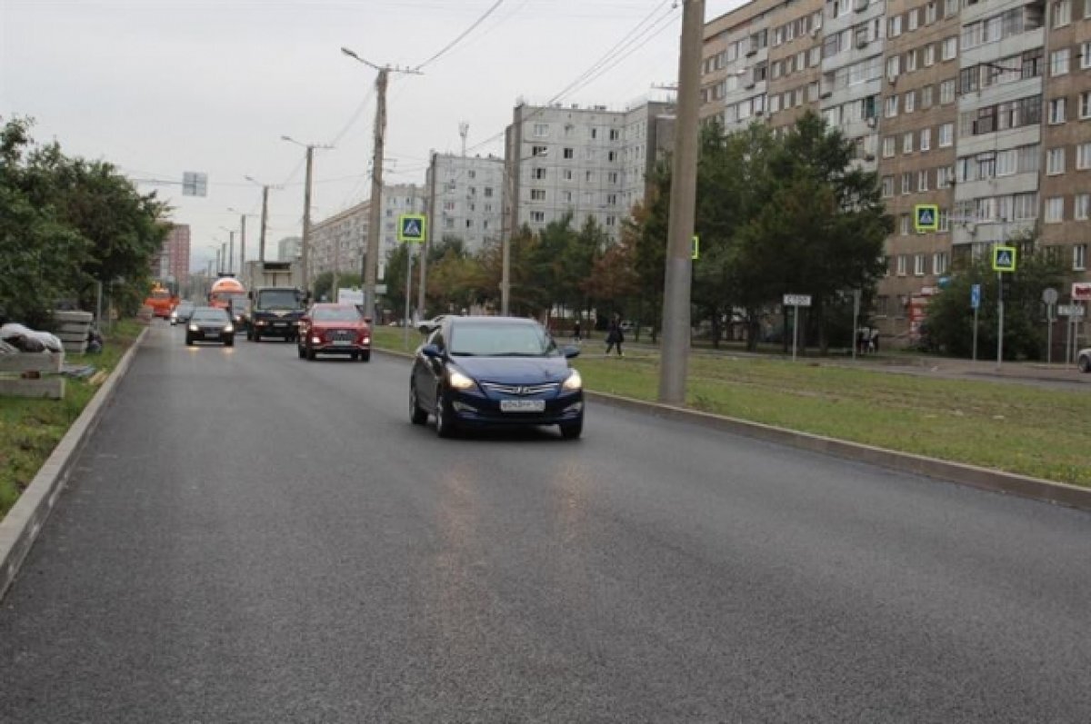 В Красноярске завершили укладку асфальта на улице Щорса | АиФ–Красноярск |  Дзен