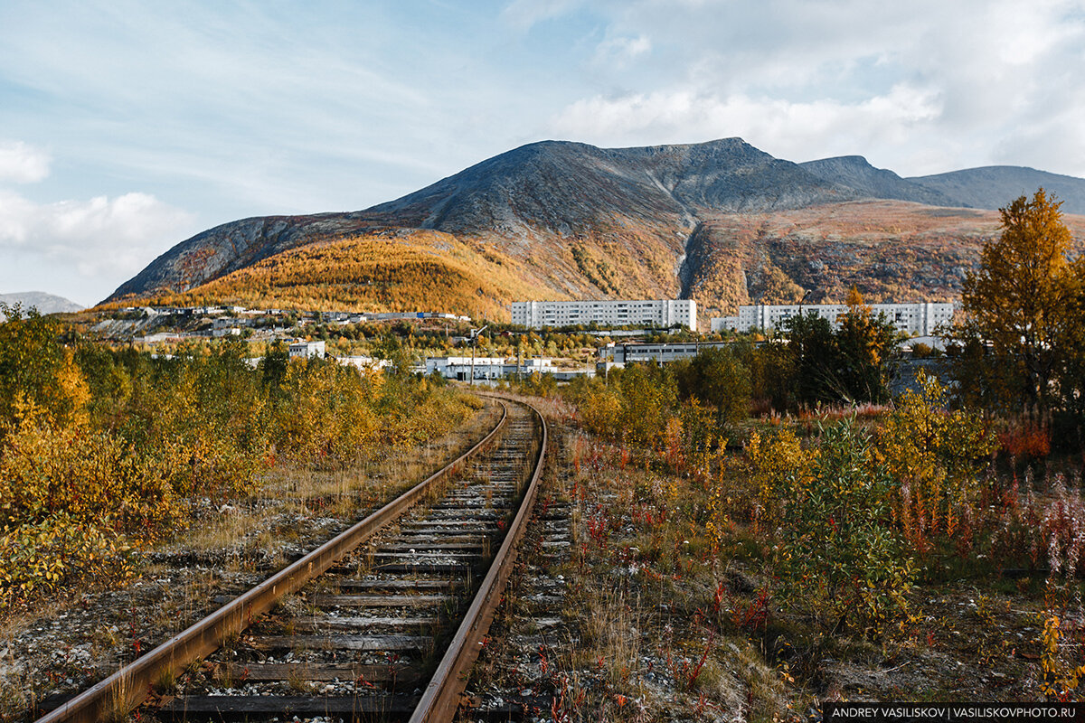 станция хибины. станция хибины мурманская область. станция хибины. вокзал на станции хибины фото. станция хибины.