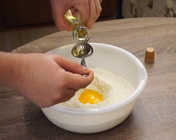 Начало замеса теста