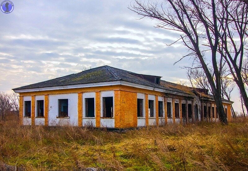 Заброшенное хранилище ядерных боеголовок РТБ ВВС ТОФ при аэродроме 