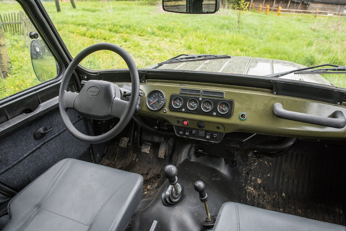 Хантер сборка. UAZ Hunter 2021 салон. УАЗ 469 Хантер салон. УАЗ 469 салон. УАЗ 3151 Хантер.