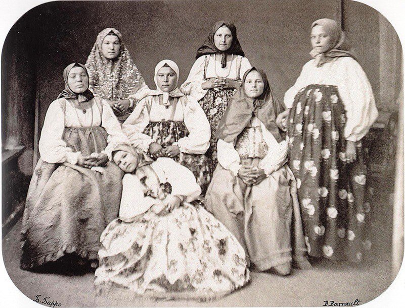 Как по-разному крестьянки раньше носили платки (есть ли хоть один действительно красивый способ?)