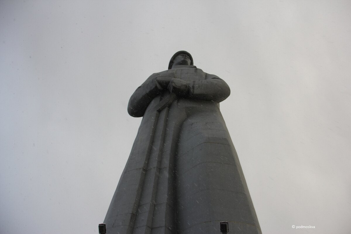 Памятник алеша сейчас. Памятник Алеше в Мурманске. Памятник Алеше Барнаул. Памятник алёше в Болгарии. Алёша (памятник, Пловдив).