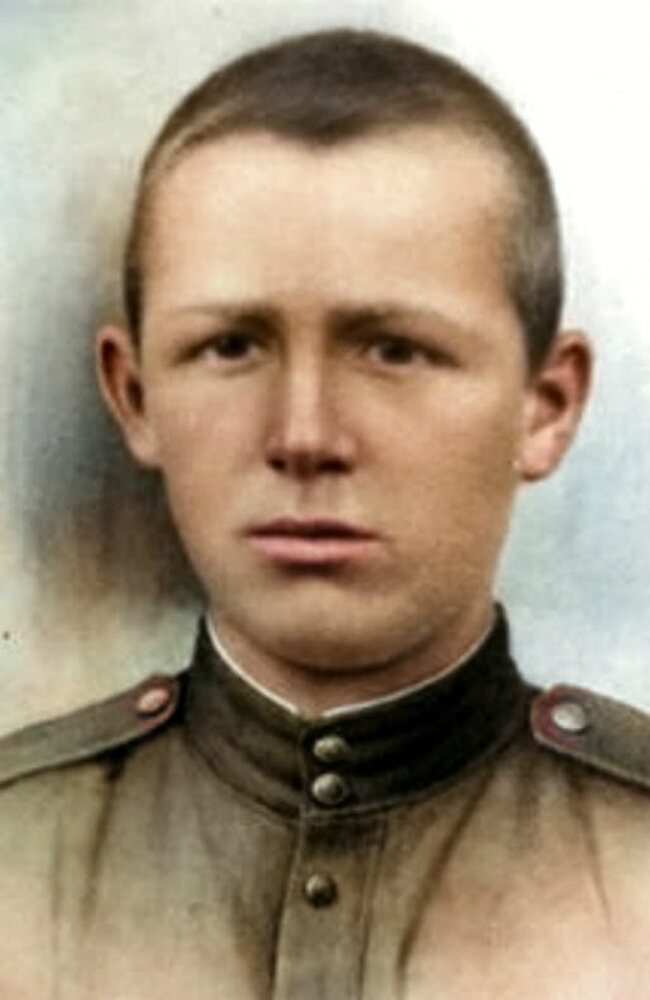 Смирнов Юрий Васильевич — командир отделения 77-го гвардейского стрелкового полка 26-й гвардейской стрелковой дивизии 11-й гвардейской армии 3-го Белорусского фронта, гвардии младший сержант. 