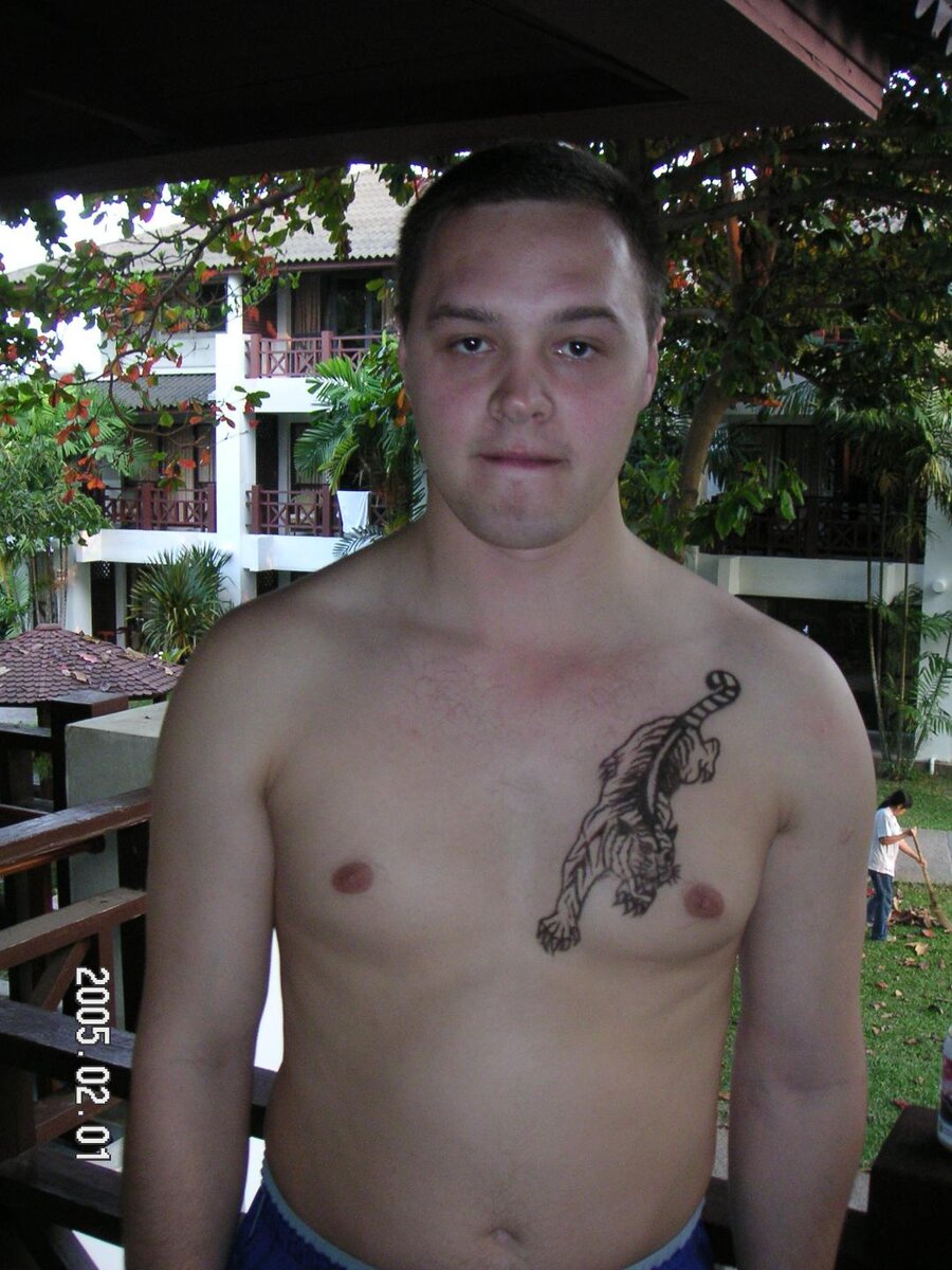 Это я молодой и красивый в Тайланде в 2005 году