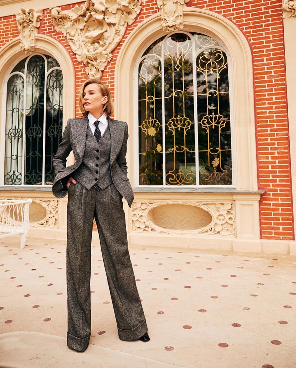 @tetyamotya / Брючный костюм позволит вам примерить на себя роль сильной и независимой женщины. /Фото: instagram.com
