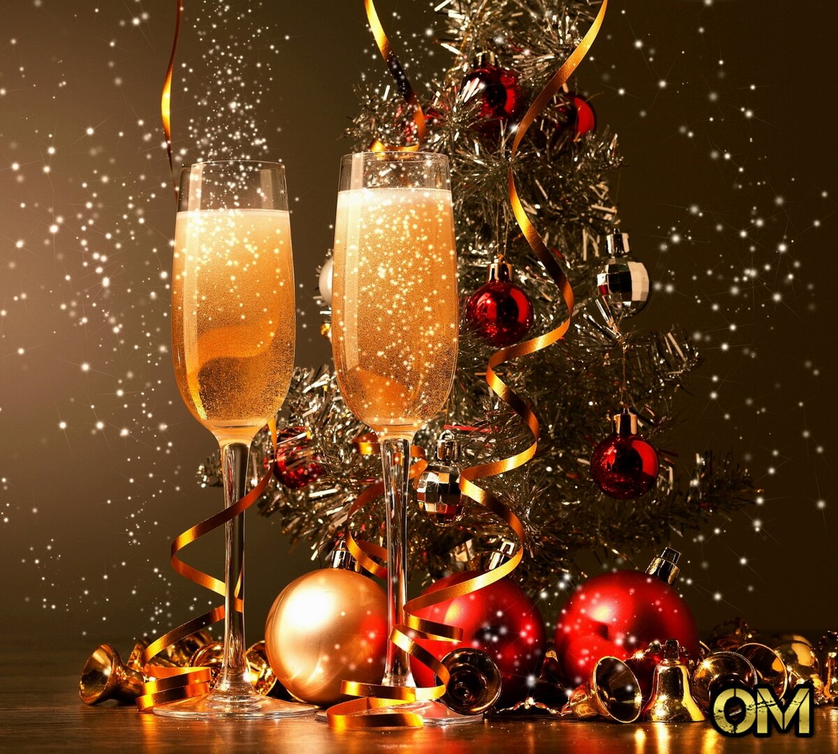 Приближаются новогодние праздники и все мы с вами будем готовить подарки, открытки, поздравления, смски, письма и много других приятностей друг для друга. Поэтому мы решили подобрать для вас 10 интересных поздравлений с новым годом, чтобы сэкономить ваше время для других новогодних хлопот.