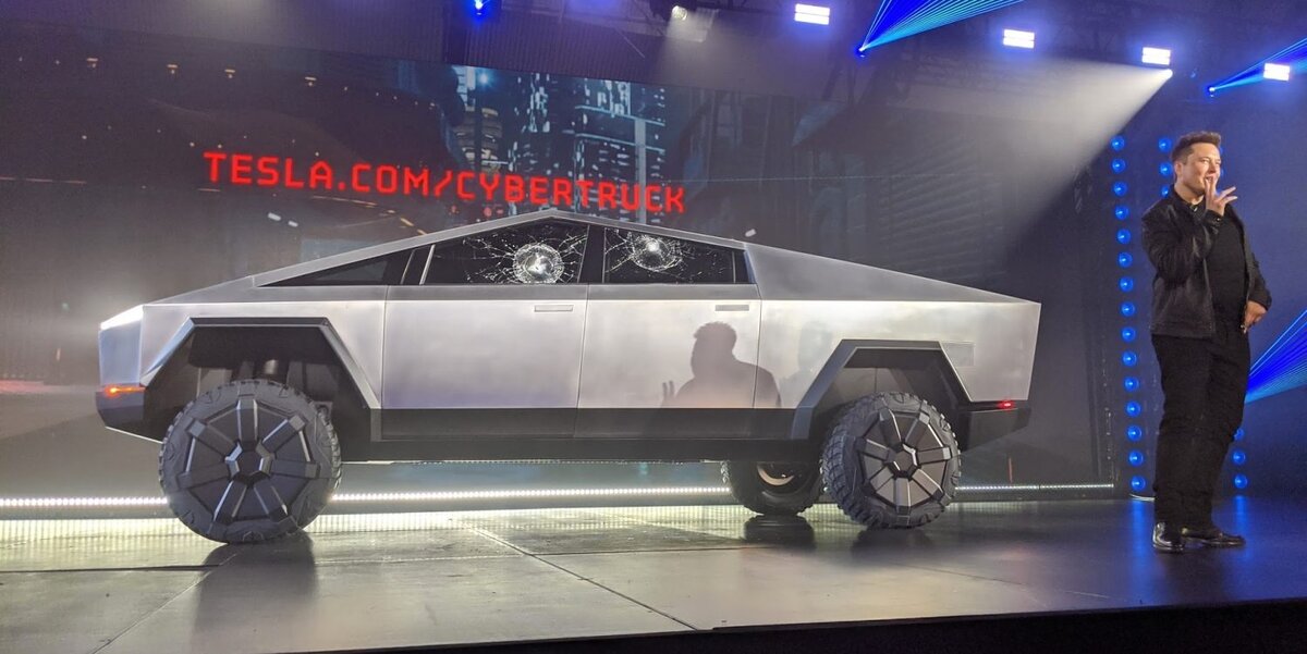 Tesla Cybertruck, представленный Маском. (фото взято с просторов интернета)