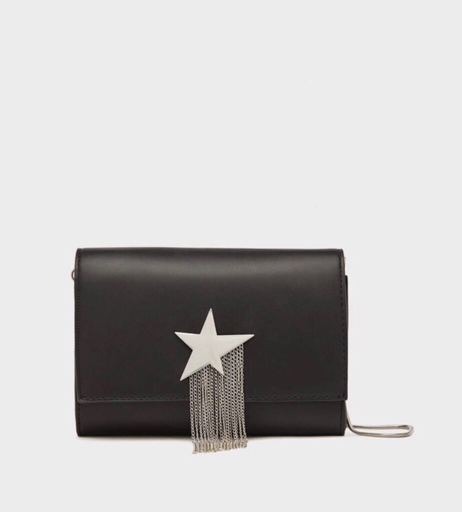 Сумка со звездой и бахромой. Фото: bershka.com