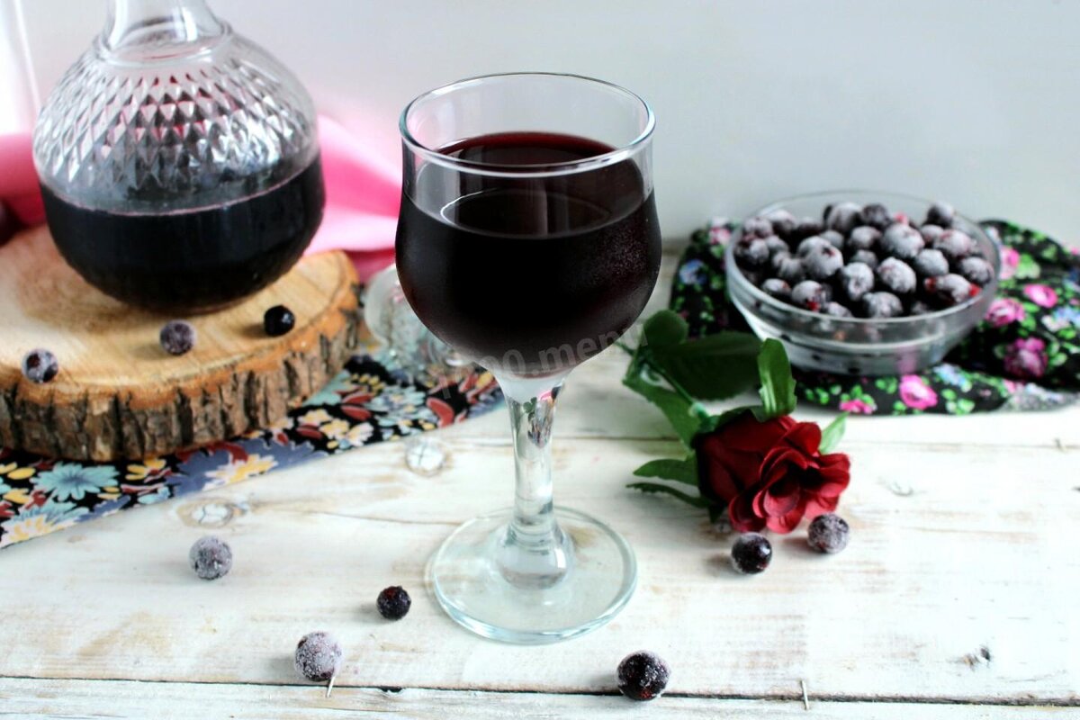 Простейшее вино из черной смородины