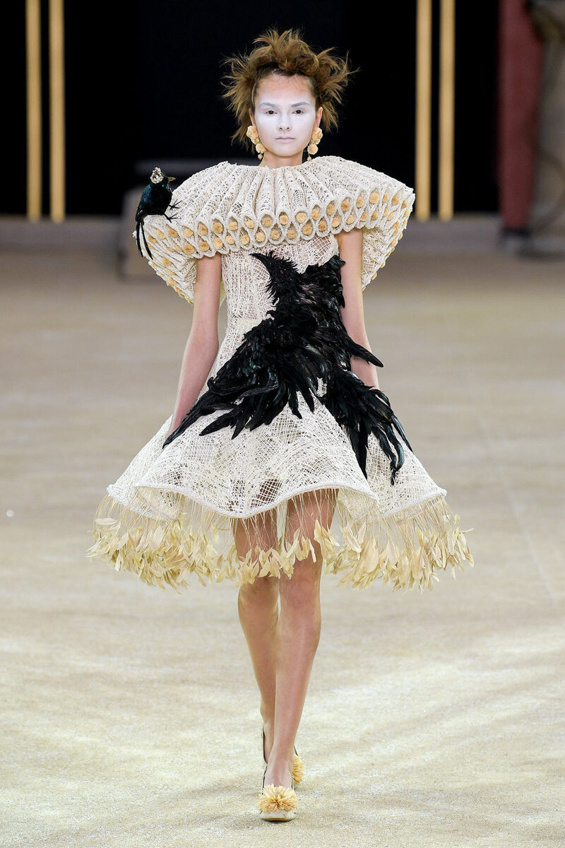 https://www.vogue.ru/collection/autumn_winter2019/couture/paris/guo_p