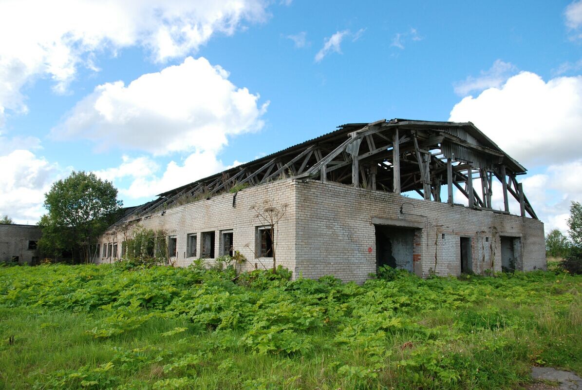 Такие фермы, построенные при СССР, большей частью оказались ненужными.