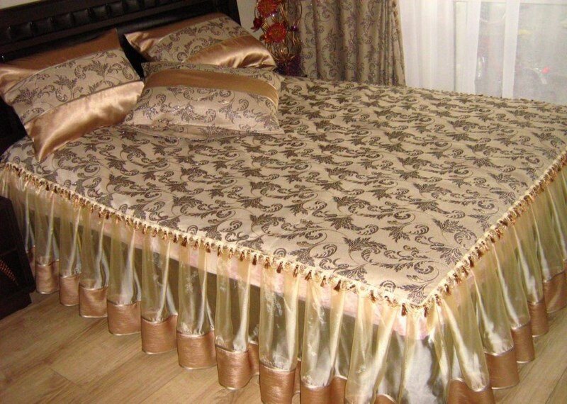 Покрывало из портьерной ткани