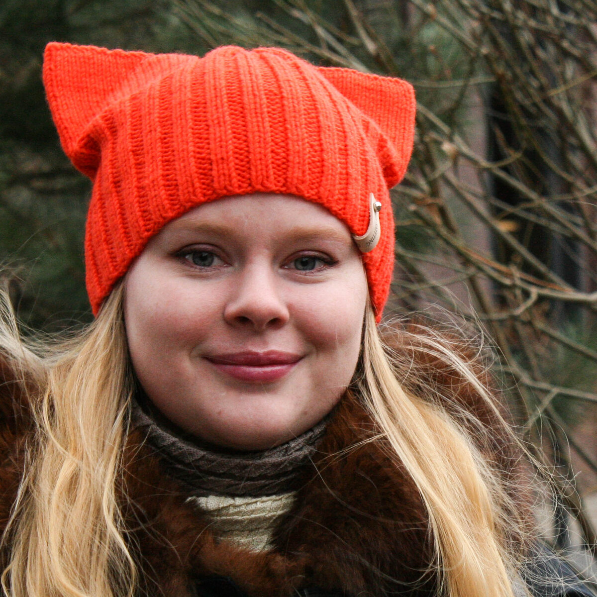 У меня эта модель была в двух цветах и обе шапки уже у своих хозяек.