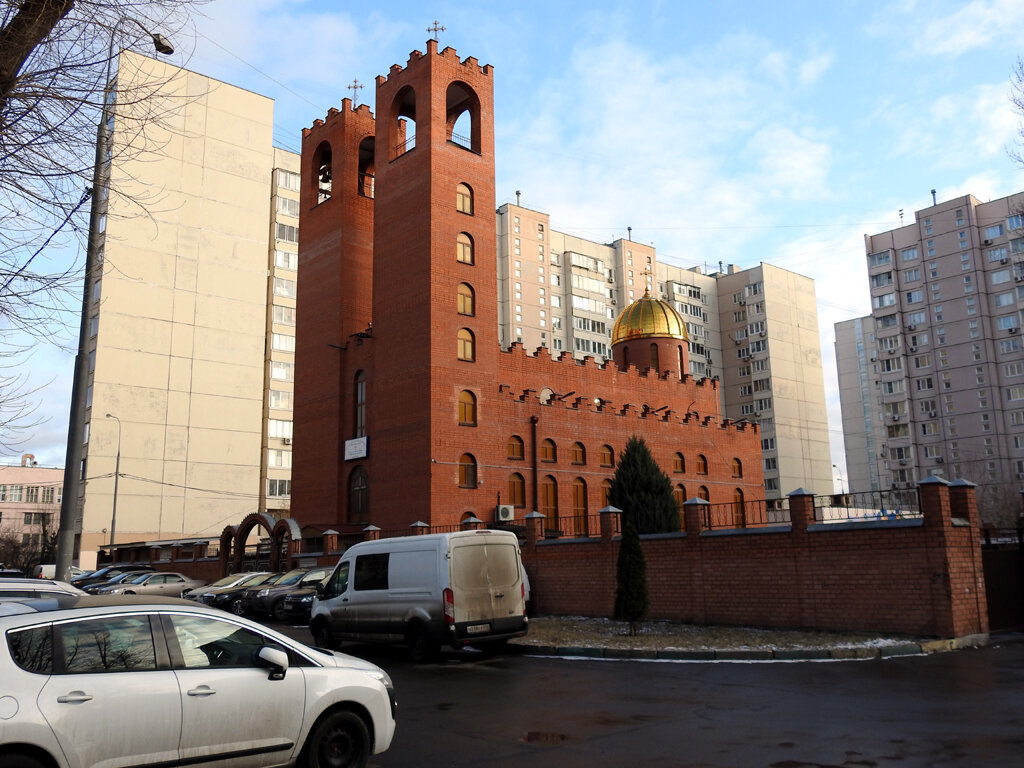 Церковь востока. Ассирийский храм в Москве. Ассирийская Церковь в Москве на Дубровке. Ассирийская Церковь в Краснодаре. Ассирийская Церковь метро Дубровка.