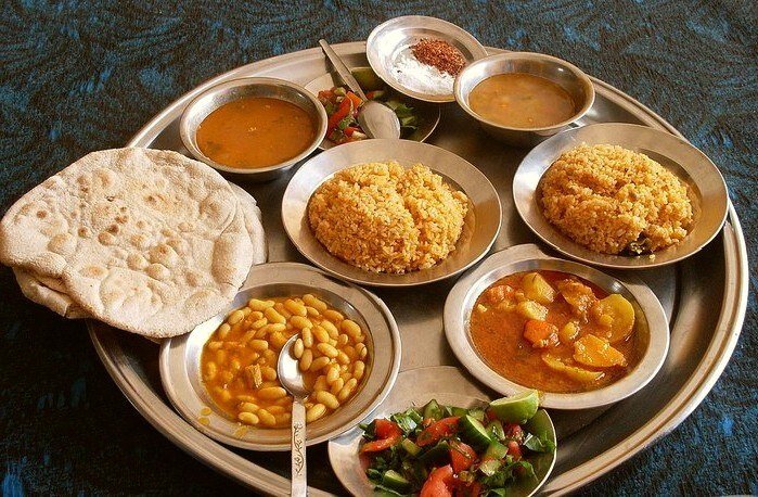 Поднос с традиционным египетским обедом, фото из интернета