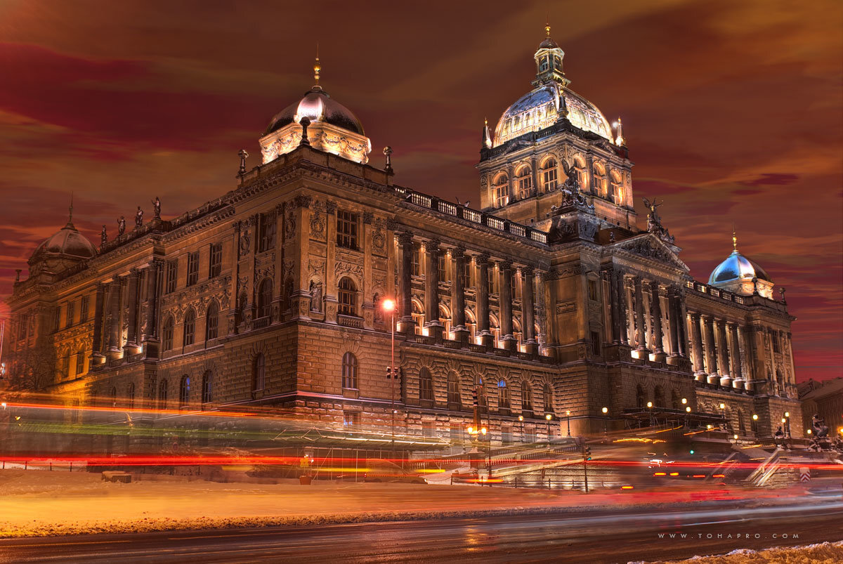 А это Национальный музей. Листайте далее.