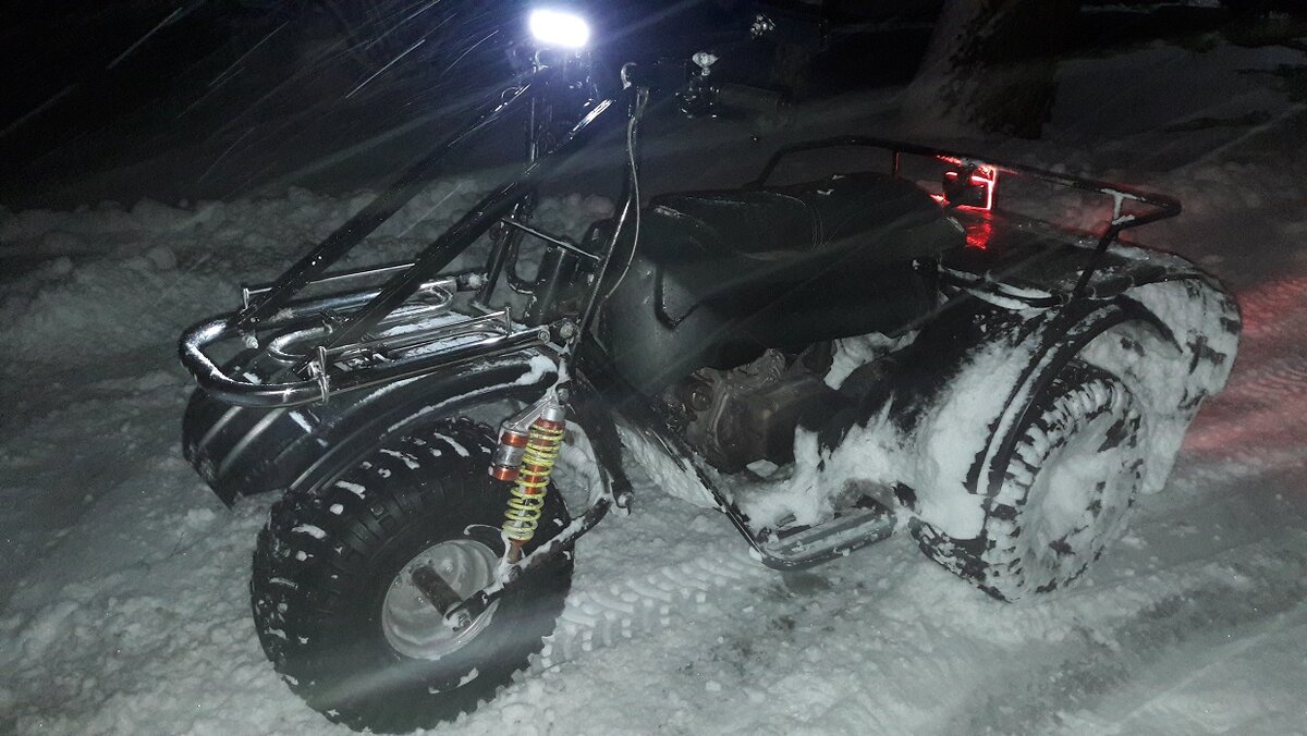 11 января 2020, сильный снегопад, Атаман Трайк А9 после 3-х километров по просёлочной дороге. На фото - мой промежуточный вариант "колхоз-тюнинг, верся-1" - подробнее о тюнинге в следующей статье.